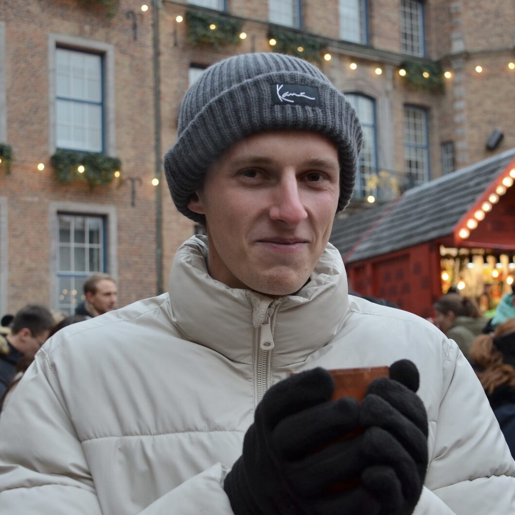 foto van mij (Tekstschrijver Twan Stokkink) op een kerstmarkt